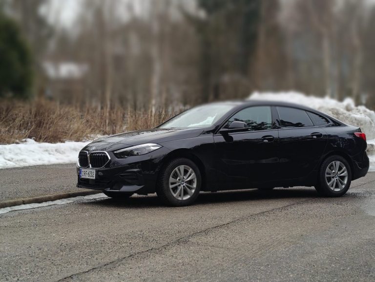 Pääsiäisen poikkeukset aukioloaikoihin